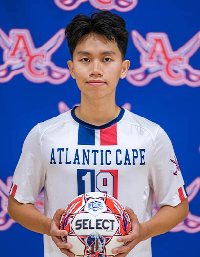 Nghi Quach Headshot headshot