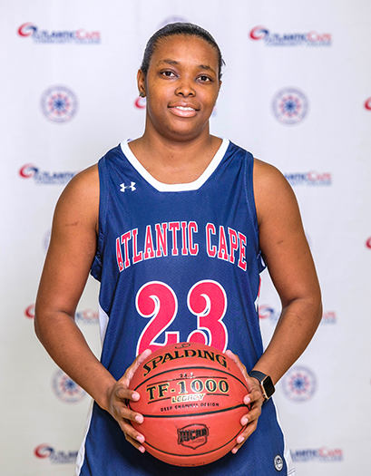 Lanique Brice headshot