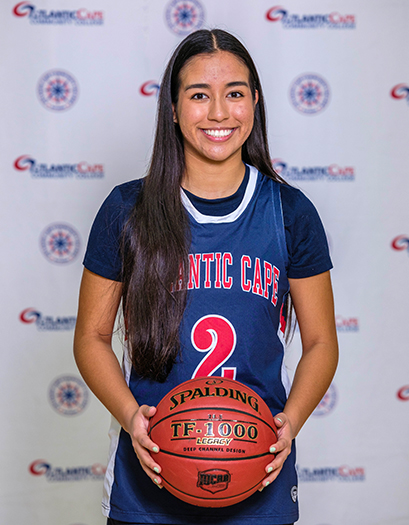 Alexandra Montoya headshot