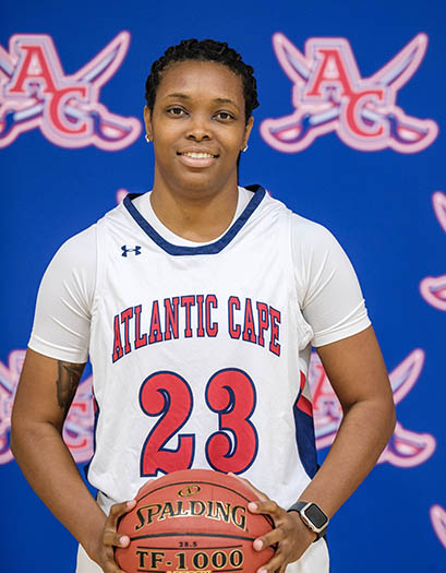 Lanique Brice headshot headshot