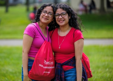 Laura and Vanessa Fernandez