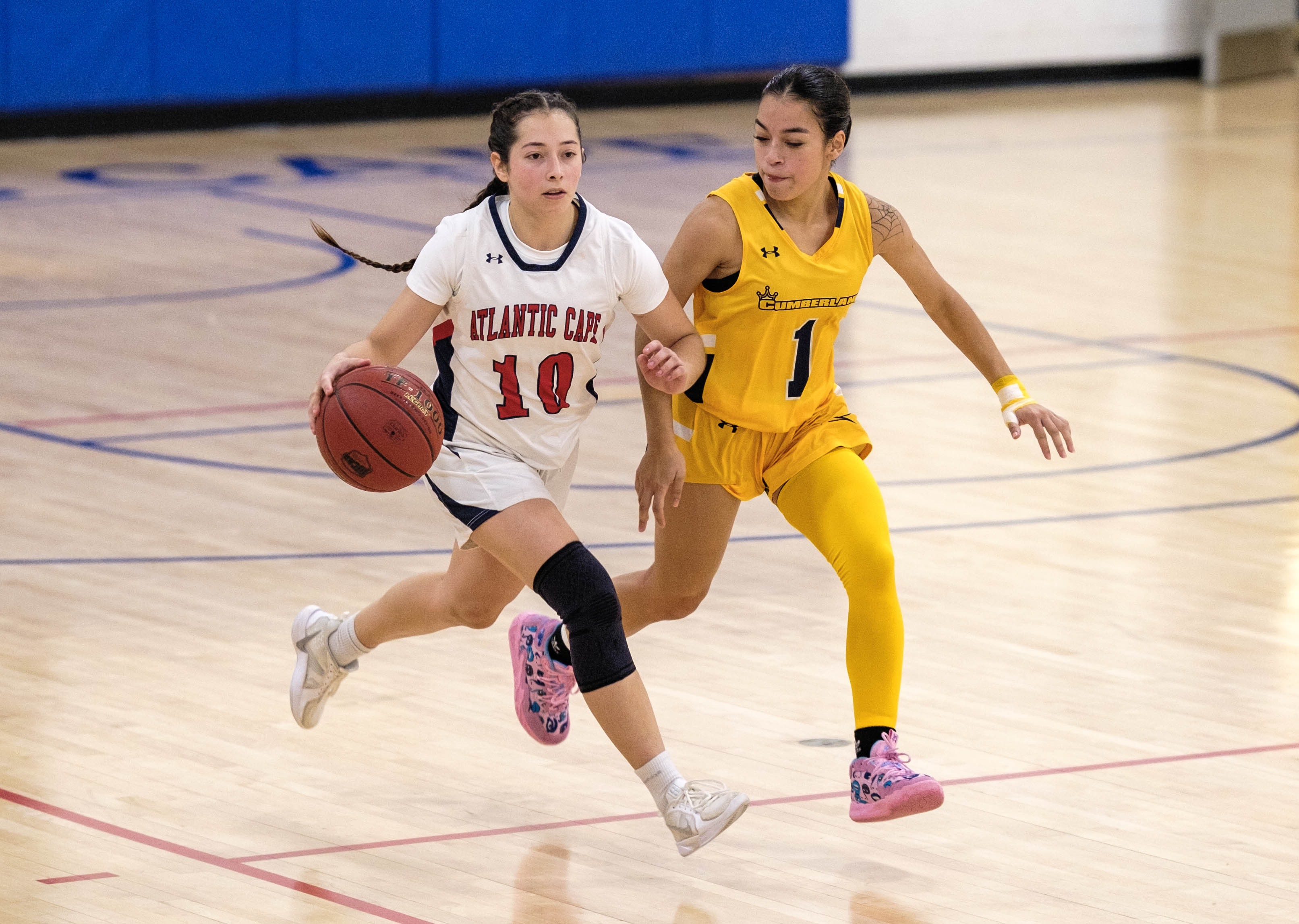 Allison Giraldo dribbles the ball up the court