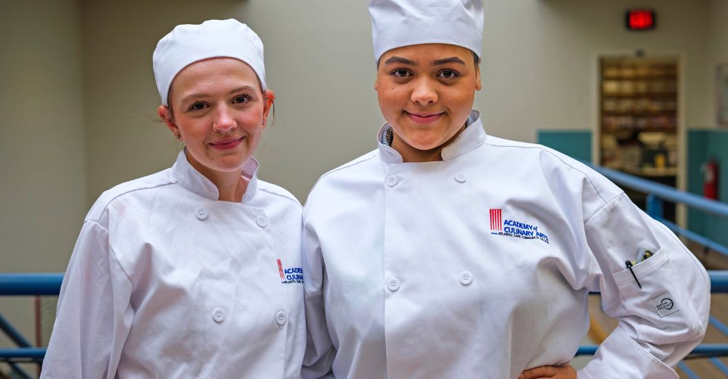 DeFinis Scholarship recipients Payton Sinou and Jazmin de La Rosa Andujar