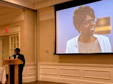 Dr. Gaba accepts Lifetime Achievement Award