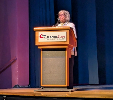 Professor Effie Russell accepts her Lifetime Achievement Award