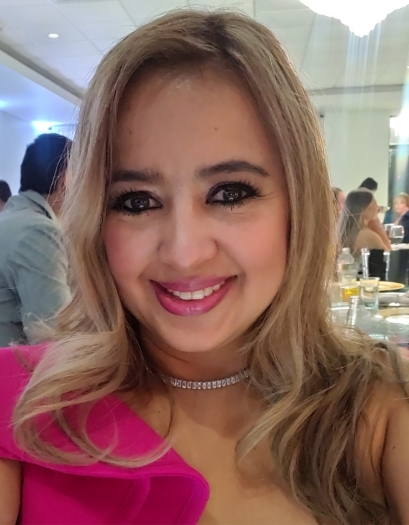 Sandra Giraldo headshot headshot