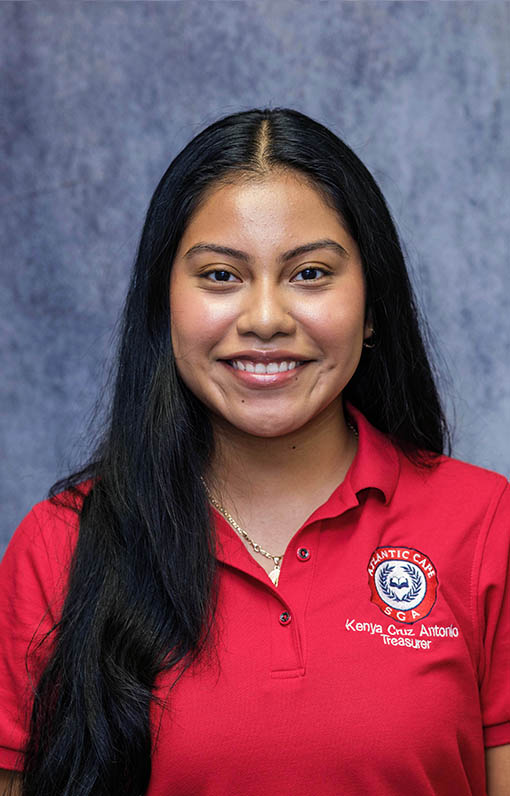 Kenya Cruz headshot