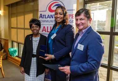 Dr Ananda Davis Wright receiving her Distinguished Alumni award in 2023